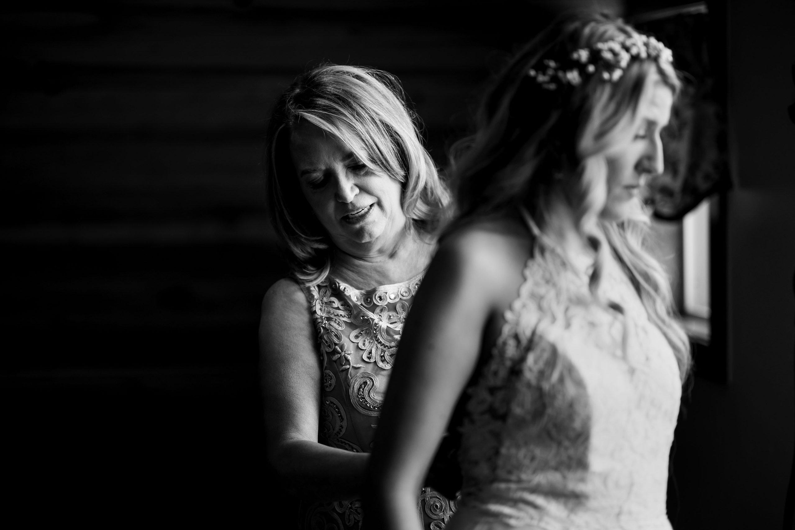 mother-of-the-bride-helps-with-the-gown-justin-edmonds-photography