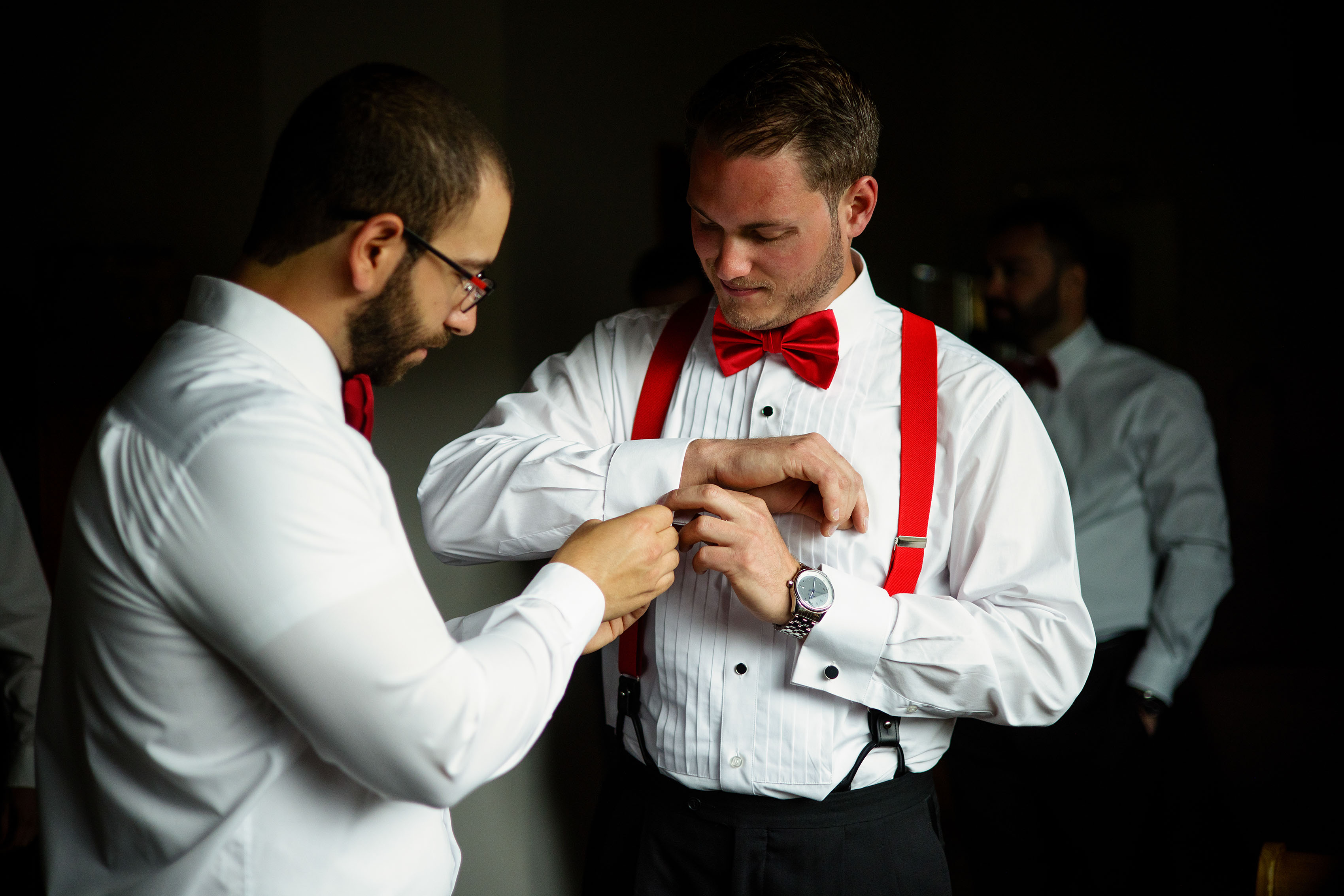 The groom gets ready with groomsmen